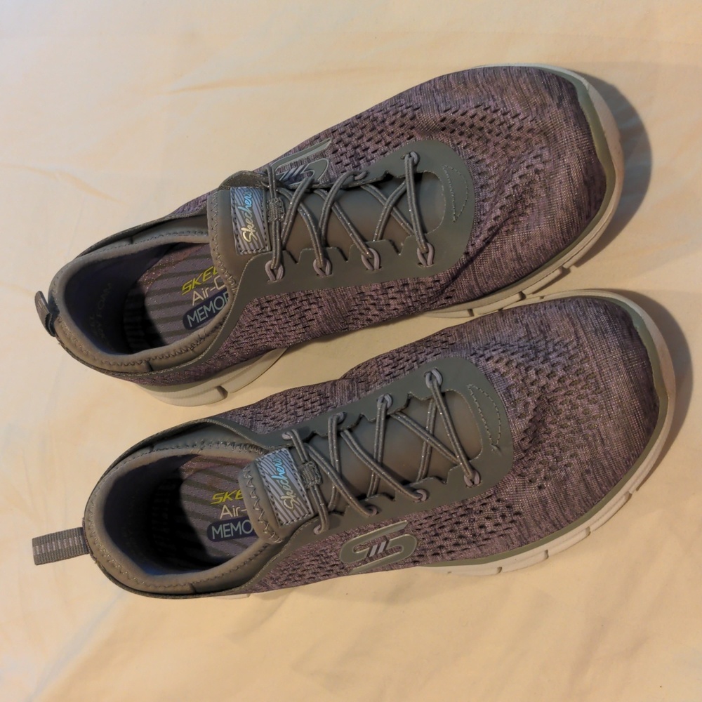 Skechers Air-Cooled Memory Foam size 9